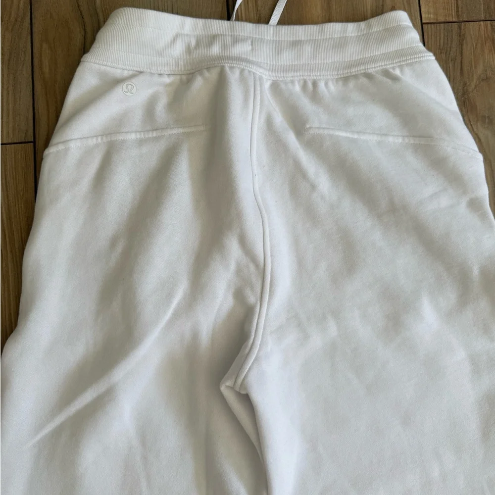 Lululemon Athletica White Sweatpants with Elastic Cuffs